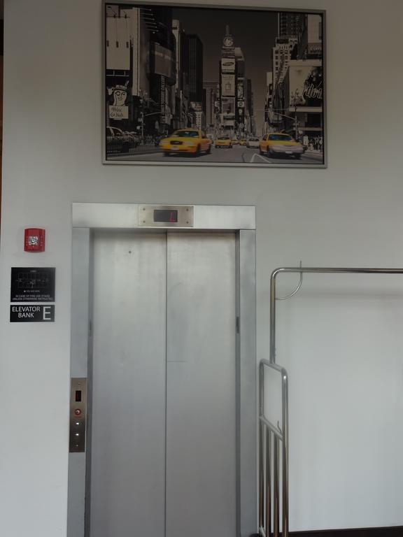 Super 8 By Wyndham Brooklyn / Park Slope Hotel New York Exterior foto